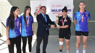 Osmaniye’de Genç Kızlar Tenis Mücadelesi Sona Erdi