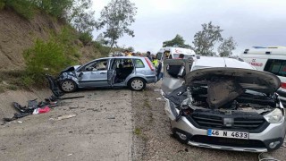 Osmaniyede otomobil ile ticari araç çarpıştı: 6 yaralı