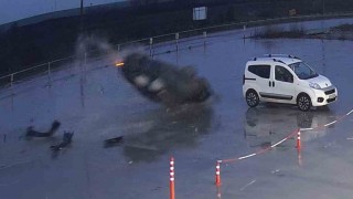 Otomobilin 60 metre boyunca defalarca takla attığı kaza kamerada