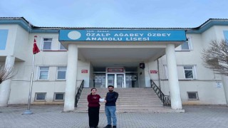 Özalpte kitap okuma sınavında dereceye girenlere ödülleri verildi