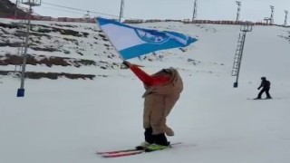 Palandökenin zirvesinden ehram ve Erzurumspor bayrağı ile kaydı