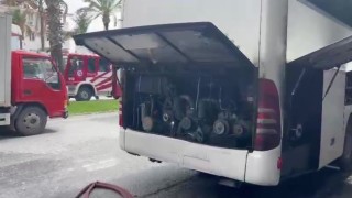 Park halindeki otobüsün motor bölümünde yangın çıktı