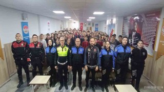 Polis ekiplerinden ortaokul öğrencilerine yönelik eğitim