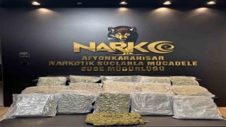 Polis kolilerle taşınan 9 kilogram uyuşturucu madde ele geçirdi