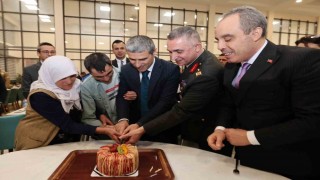 Polislerden özel bireye unutamayacağı doğum günü sürprizi