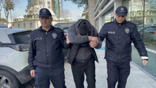 Polislere saldırıp polis aracına zarar veren alkollü şahıs tutuklandı