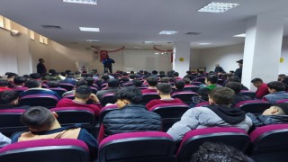 Polisten Niğdede vatandaş ve öğrencilere yönelik bilgilendirme çalışmaları