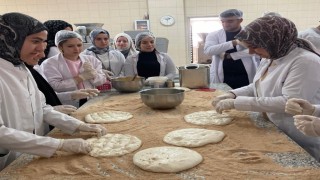 Ramazan pidesinin üretimini yerinde gördüler