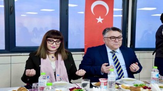 Rektör Özölçer, koruyucu aile ve huzurevi sakinleriyle iftar sofrasında bir araya geldi