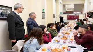 Rektör Prof. Dr. Altun, Eczacılık Fakültesi öğrencileri ile iftar yaptı