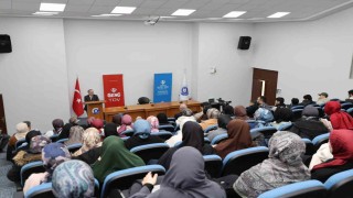 Rektör Prof. Dr. Altun, öğrencilerle kitap tahlili yaptı