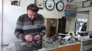 Saatleri 04.17ye ayarlayan esnafın deprem hatırası