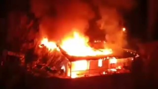 Saimbeylide alev alev yanan ev kullanılamaz hale geldi