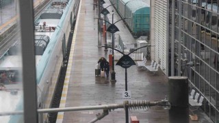 Sakaryada tren istasyonu ve otogarda arife sakinliği