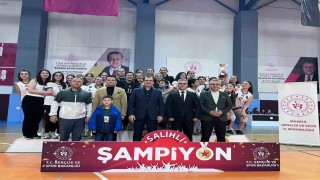 Salihlide Kadınlar Gününe özel voleybol turnuvası büyük heyecana sahne oldu