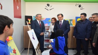 Salihlide öğrencilerin hayal gücünü geliştirecek resim atölyesi açıldı