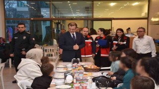 Salihlide öksüz ve yetimler için gönülleri ısıtan iftar