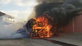 Saman yüklü tır yangında kül oldu