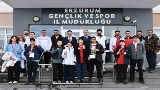 Şampiyon taekwondocular ödüllendirildi