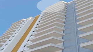 Samsunda 20 katlı binaya çıkan genci polis ikna etti