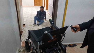 Şanlıurfadaki engelli gence Ankaradan akülü tekerlekli sandalye sürprizi