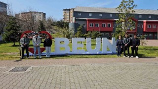 Savaşta hiç kimse kazanmayacak diyen uluslararası öğrenciler barış istiyor