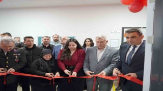 Şehidin adı köy okulundaki kütüphaneye verildi, ailesi gözyaşlarına hakim olamadı