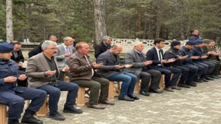 Şehit Hava Pilot Teğmen Yavuz Eracar kabri başında anıldı