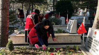 Şehitliklerde temizlik ve bakım çalışmaları başlatıldı