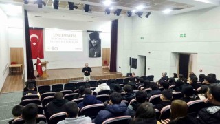 Selçukta lise öğrencilerine güvenli internet semineri