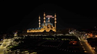 Selimiye Camiinde mahya mesajı değişti: Camide Hayat Var