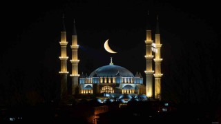 Selimiyenin üzerinde hilal büyüledi