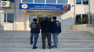 Serikte çeşitli suçlardan aranan 5 kişi yakaladı