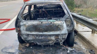 Seyir halinde otomobil alev aldı: 2 yaralı