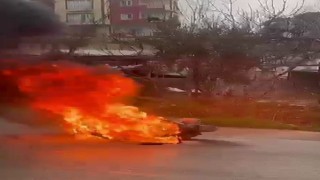 Seyir halindeki motosiklet yandı