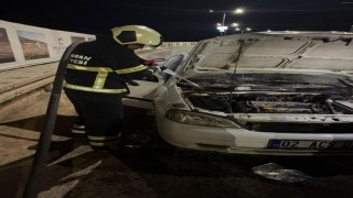 Seyir halindeki otomobil alev aldı