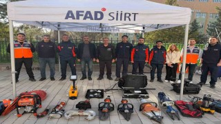 Siirtte AFAD ekipleri Deprem Haftasında vatandaşları bilgilendirdi