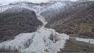 Şırnakta çığ düşme anı kameraya yansıdı