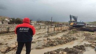 Şırnakta dereler taştı: Çok sayıda konut ve ahır zarar gördü