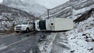 Şırnakta kamyonet devrildi: 1 yaralı
