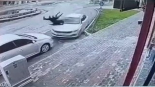 Şırnakta otomobil yayalara çarptı: 2 yaralı