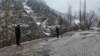 Şırnakta sağanak nedeniyle köyün bir bölümü çöktü evler boşaltıldı