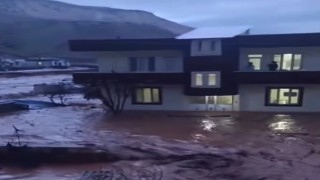 Şırnakta sağanak sele neden oldu, evleri su bastı