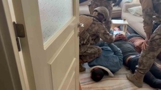 Sivasta 2 firari hükümlü yakalanarak cezaevine gönderildi