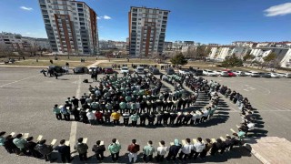 Sivasta 302 genç aynı anda Kuran-ı Kerimi hatim etti