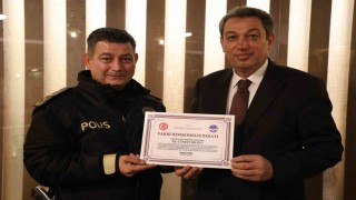 Sivrice Emniyet Müdürü Bilene fahri hemşerilik ve üstün başarı belgesi