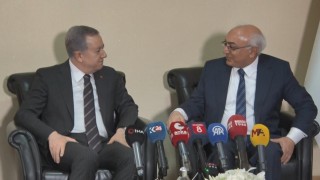 Siyasette Bayram Mesaisi: MHP ve DEM Parti Heyetleri Bir Araya Geldi