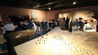 Siyer Sergisi ve Mukaddes Emanetler Sergisi Kadir Gecesinde doldu taştı