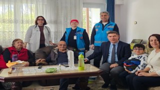 Sökede yaşlı çınarları ziyaret edip, moral verdiler