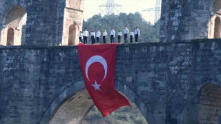 Sultangazide istiklal ruhu tarihi mekanlarla buluştu: Gençlerden anlamlı klip